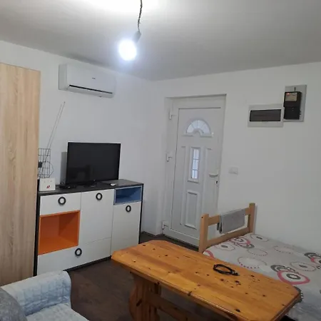 Petrusic アパート Dec